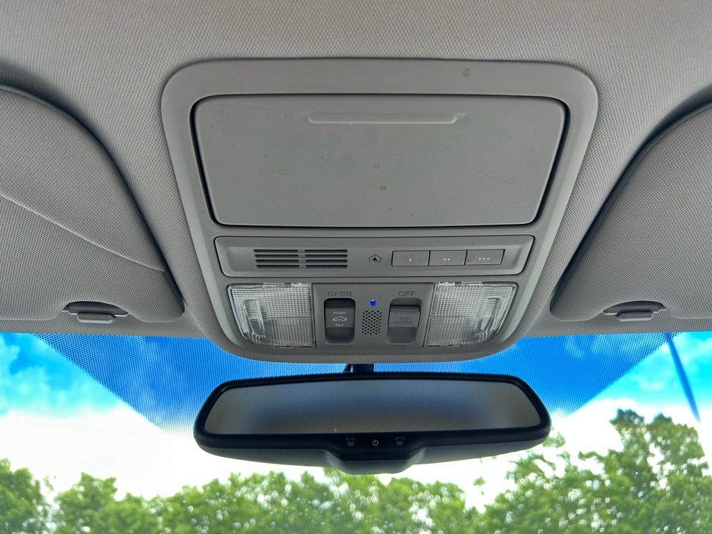 Thumbnail: 2012 Honda Odyssey - 15