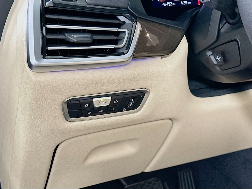 Thumbnail: 2022 BMW X5 - 10