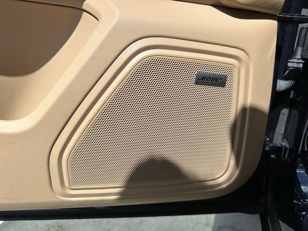 Thumbnail: 2021 Porsche Macan - 21