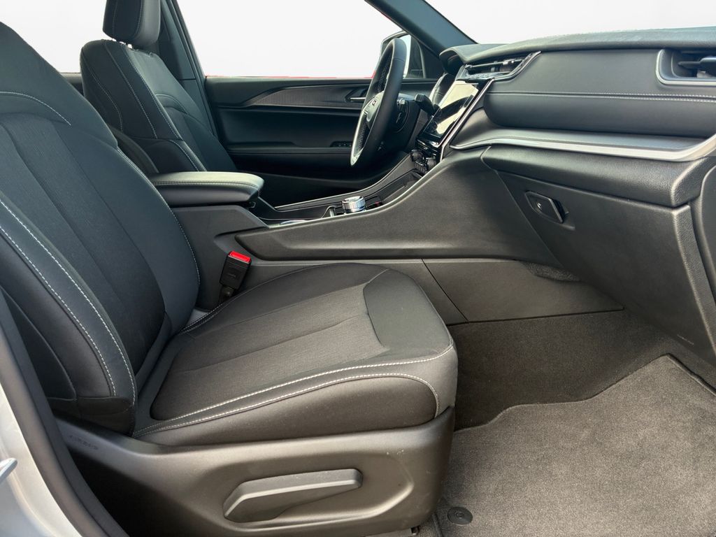 New Car 2025 Jeep Grand Cherokee  Laredo For Sale Under $35,000 In Austin, Texas