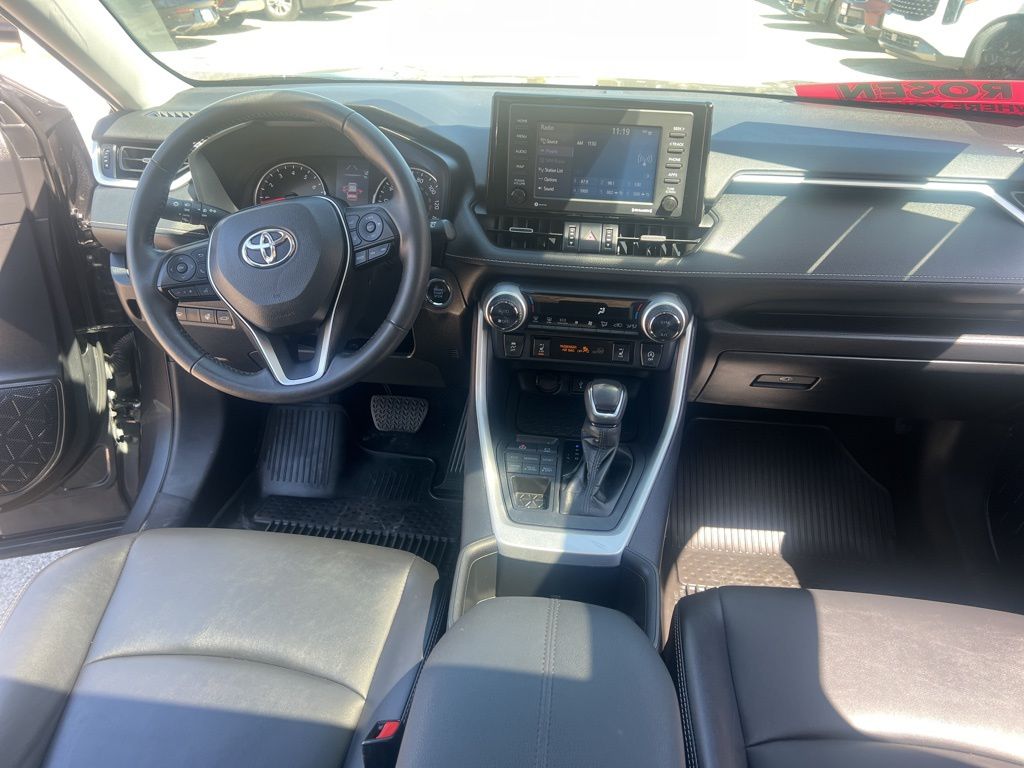 2022 Toyota RAV4 XLE Premium photo
