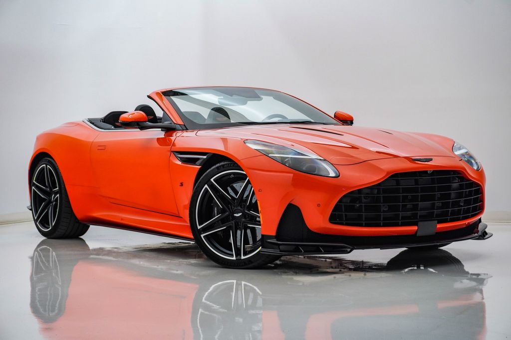 2026 Aston Martin DB12 Naranja (Synapse Orange) Descapotable Tracción trasera 8 velocidades Automática