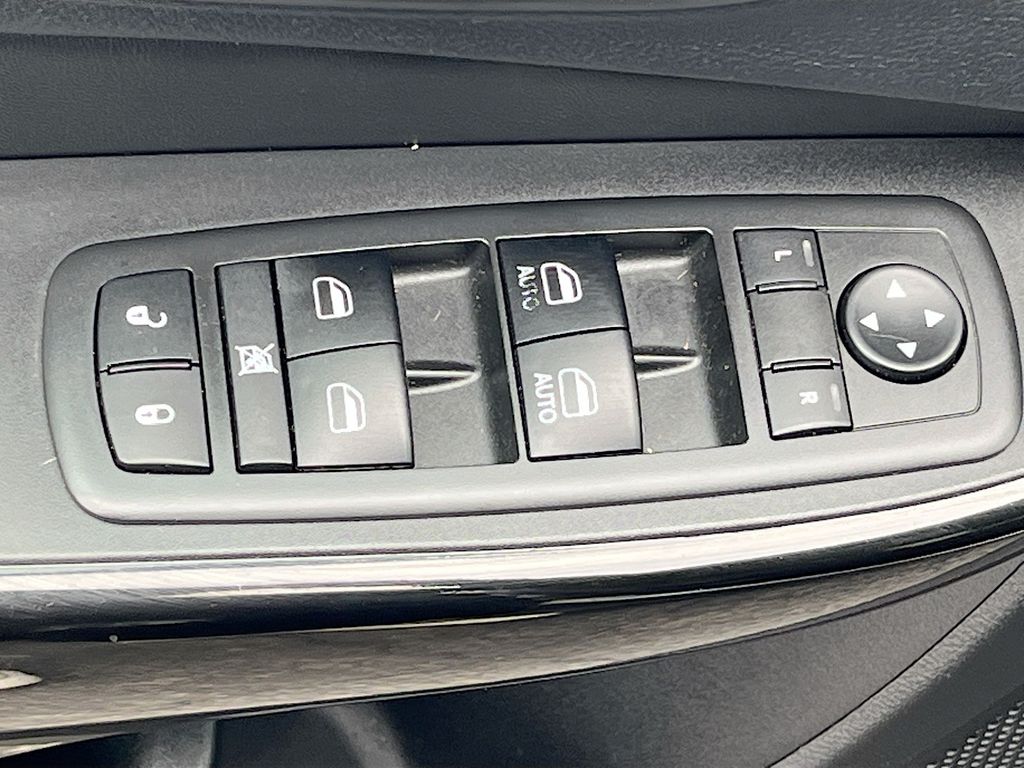 Used 2019 Silver Jeep Latitude Plus image 18