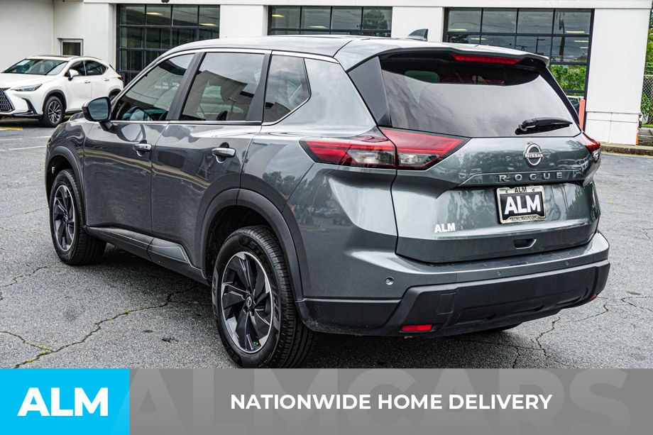 Used 2025 Gray Nissan SV image 4