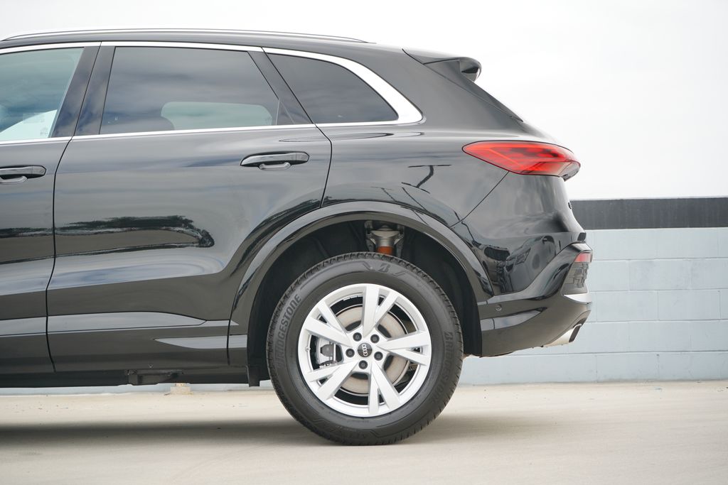 Thumbnail: 2026 Audi Q5 - 4