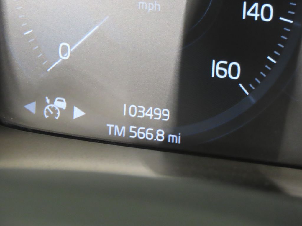 Thumbnail: 2019 Volvo XC40 - 18