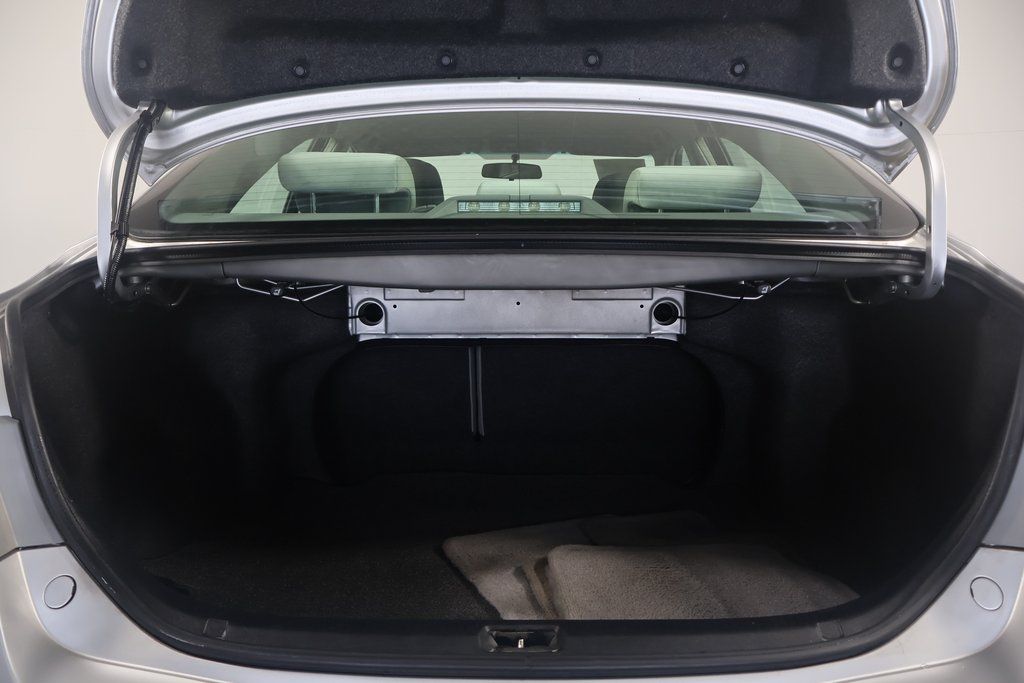 2011 Toyota Camry LE 14