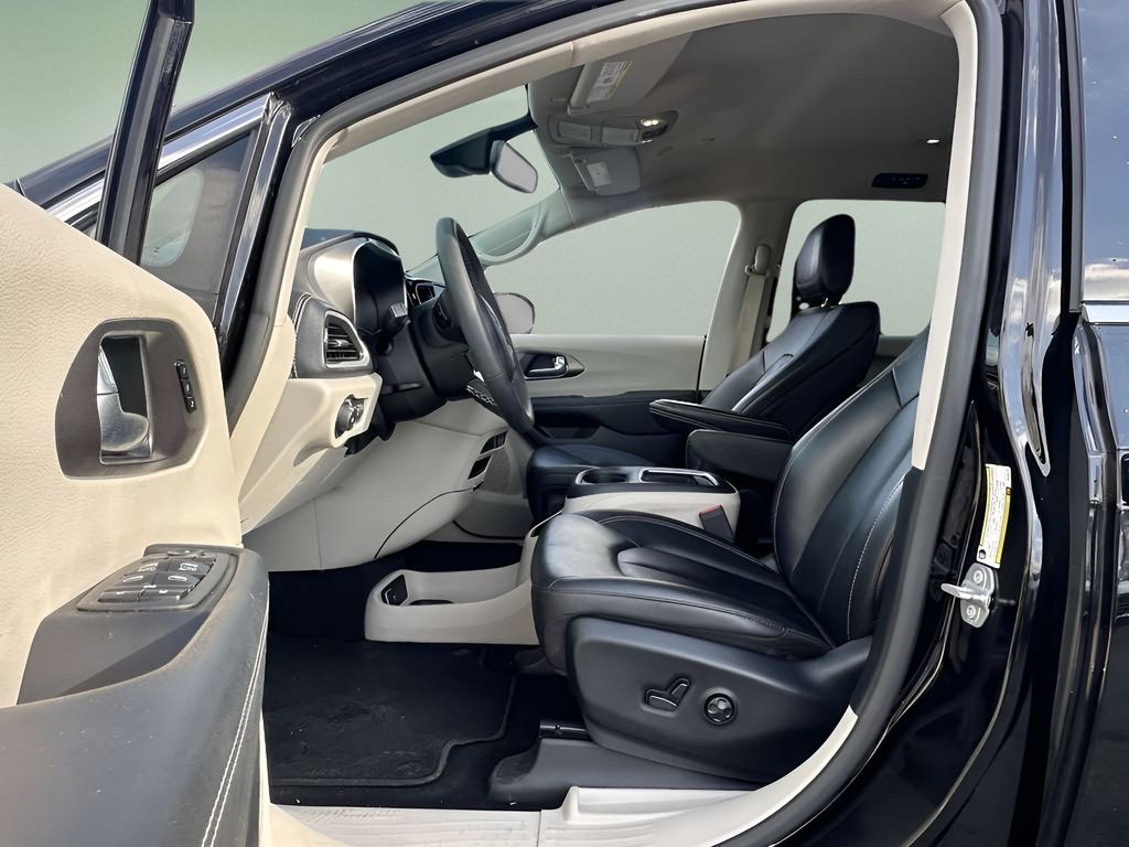 Used 2024 Chrysler Pacifica Hybrid Van
