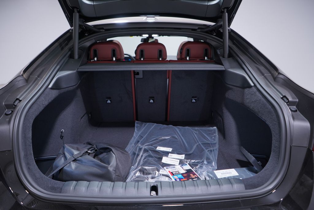 Thumbnail: 2026 BMW i4 - 13