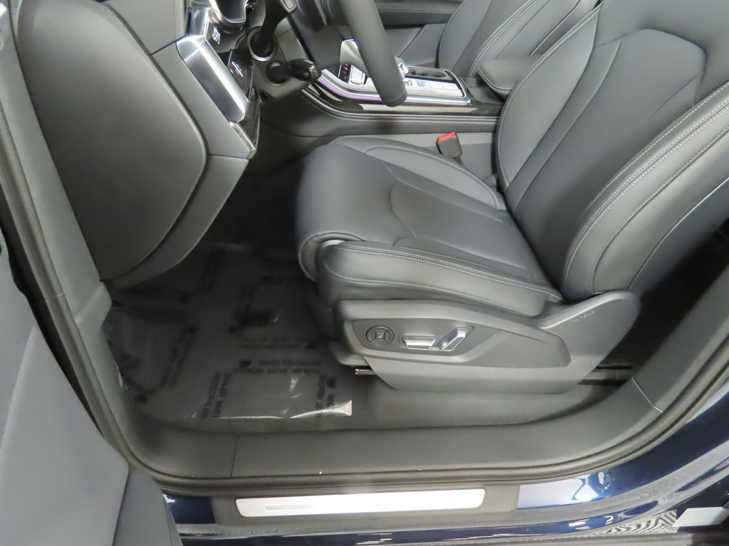 Thumbnail: 2025 Audi Q7 - 32