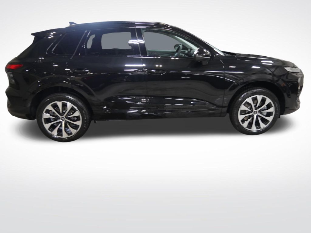 Thumbnail: 2026 Audi Q3 - 6