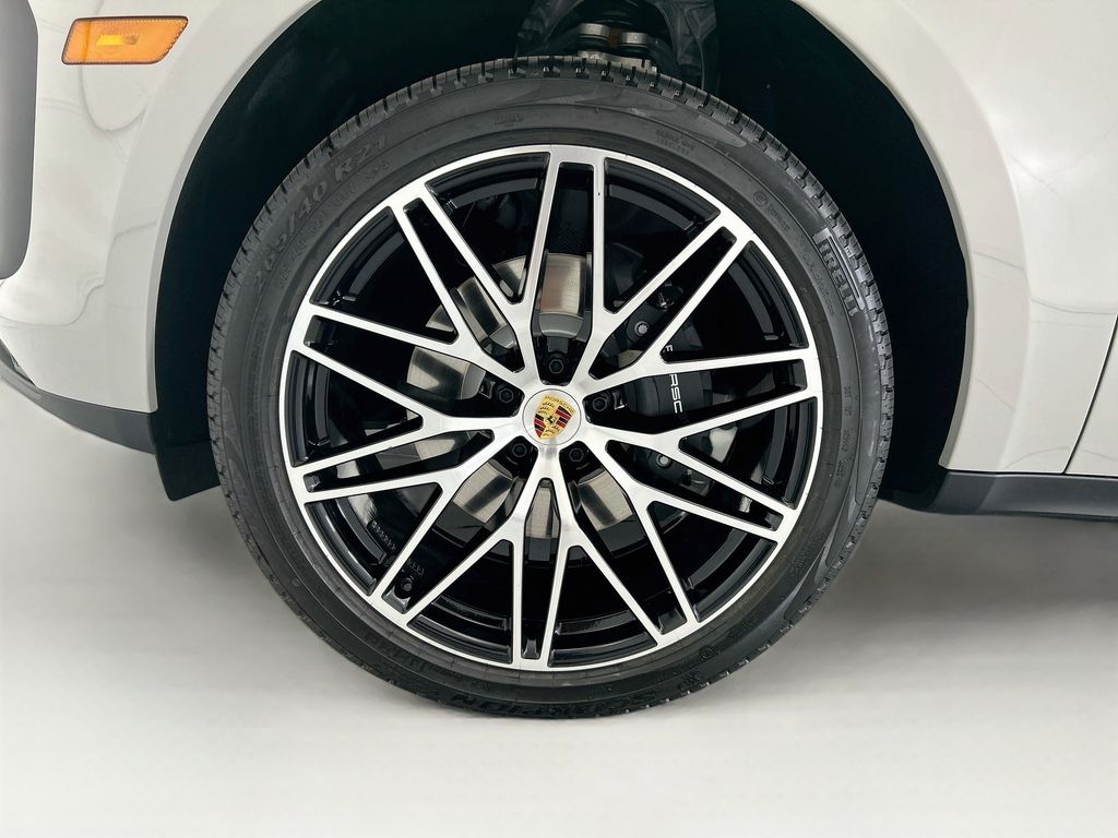 Thumbnail: 2026 Porsche Macan - 30