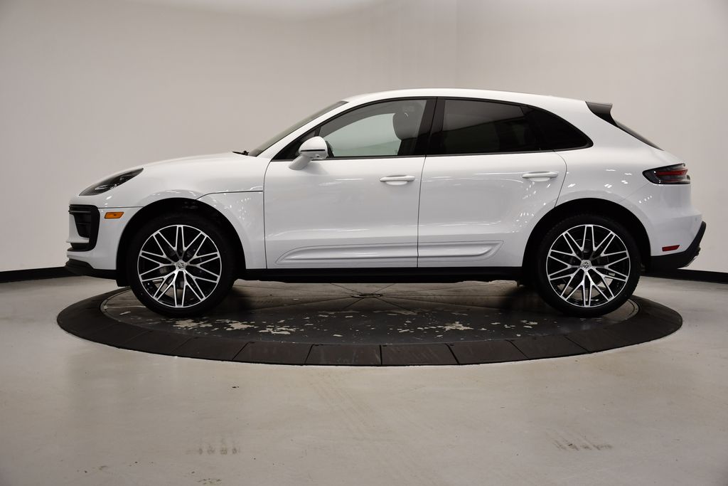 Thumbnail: 2025 Porsche Macan - 2