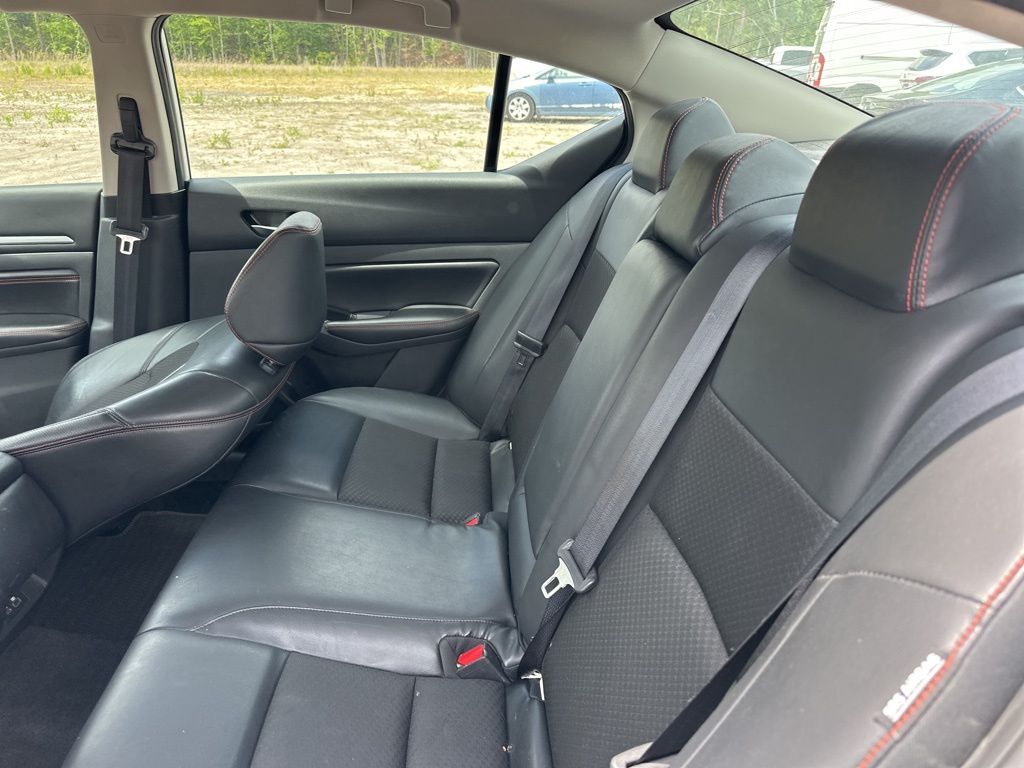 2023 Glacier White Nissan Altima 2.5 SR FWD Sedan
