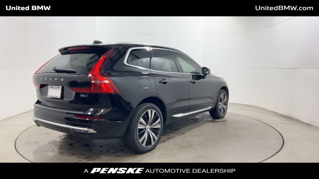 Thumbnail: 2022 Volvo XC60 - 8