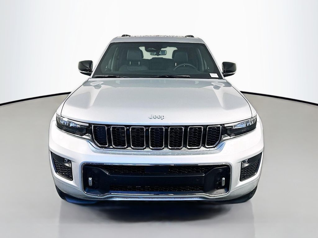 New 2025 Silver Jeep Overland image 2