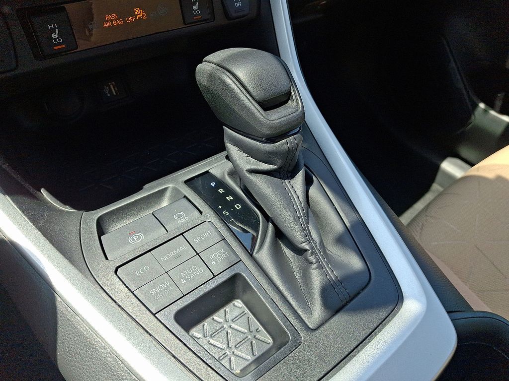 Thumbnail: 2024 Toyota RAV4 - 16