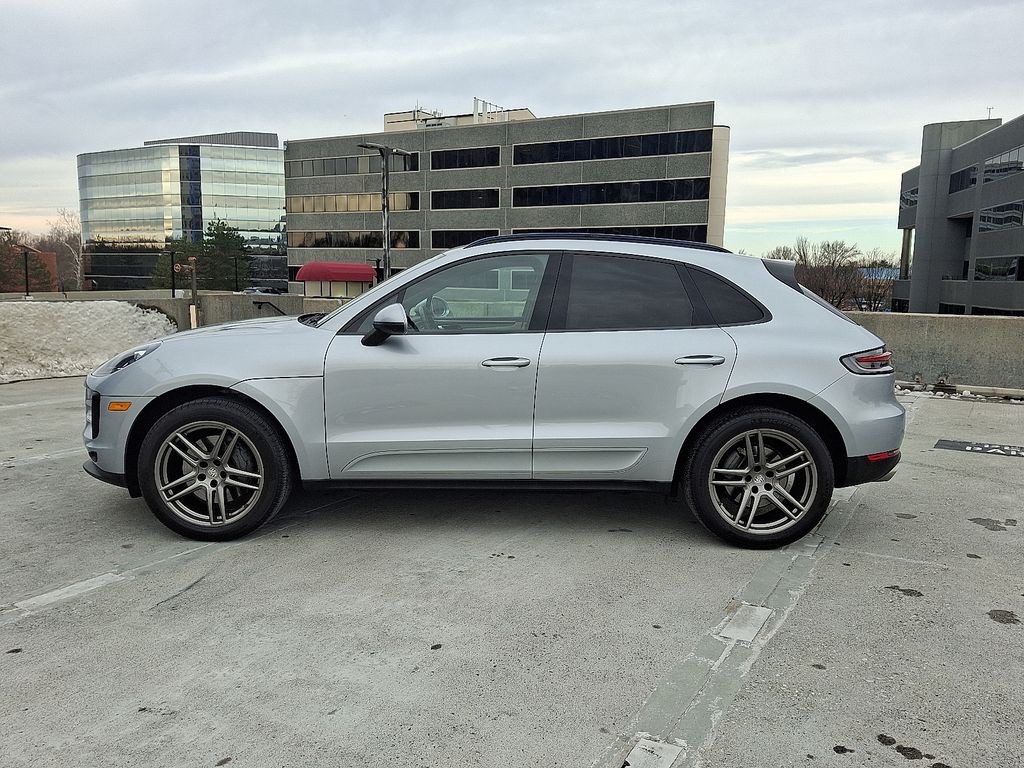 Thumbnail: 2020 Porsche Macan - 2