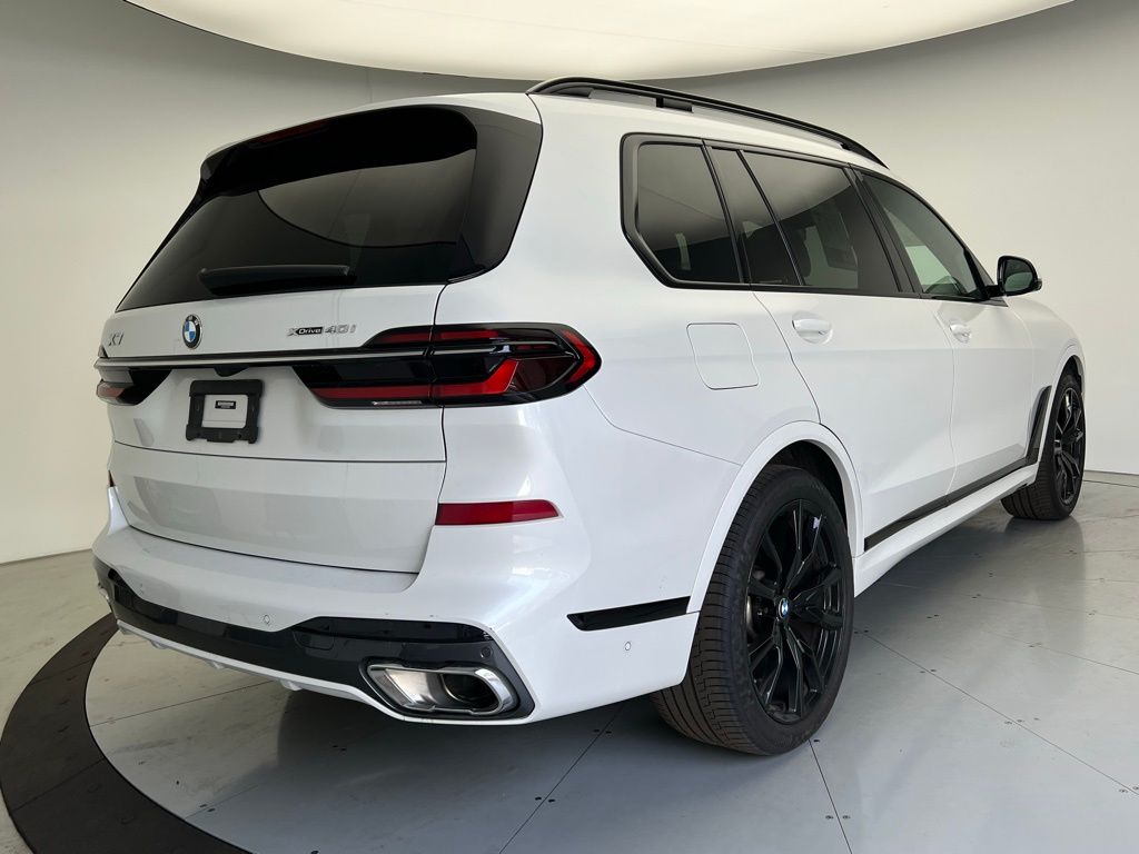 Thumbnail: 2023 BMW X7 - 3