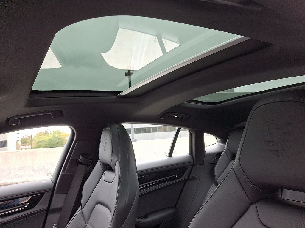 Thumbnail: 2026 Porsche Panamera - 16