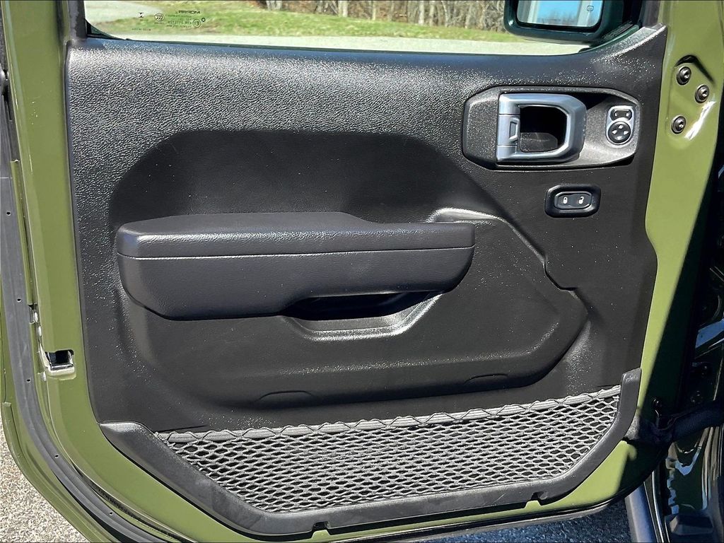 2023 Jeep Wrangler — photo 9