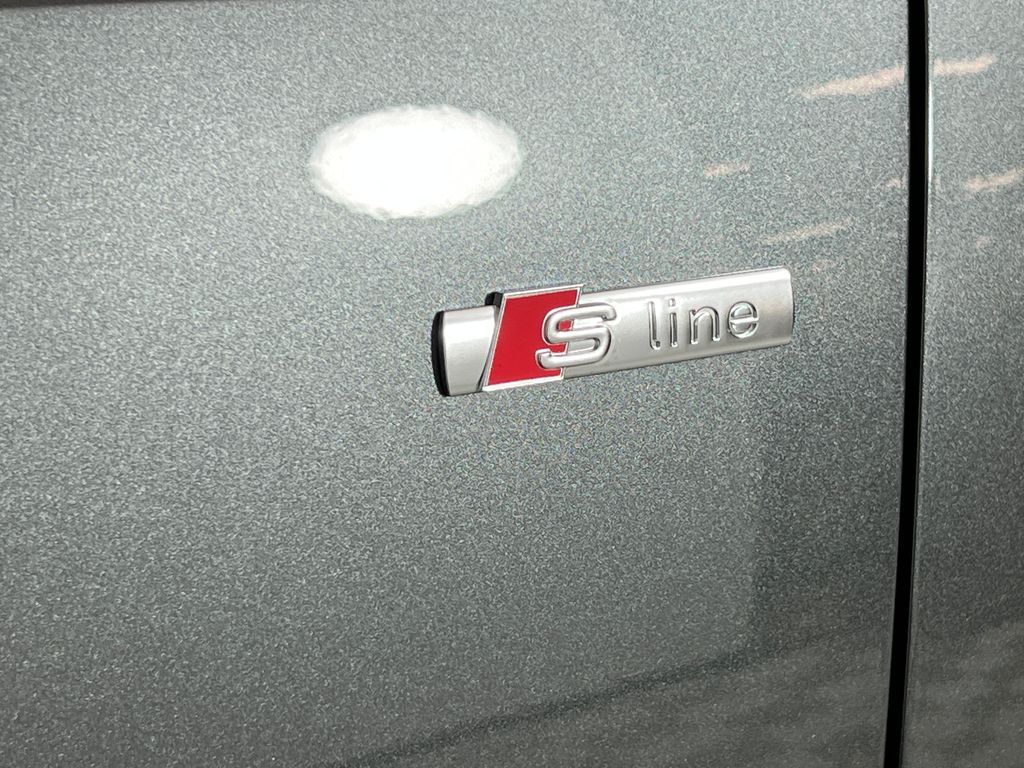 Thumbnail: 2025 Audi Q3 - 12