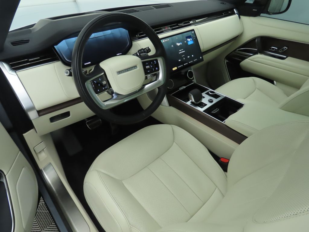 2023 Land Rover Range Rover SE 9
