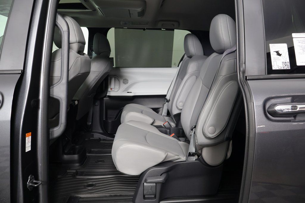 2025 Toyota Sienna XLE 6