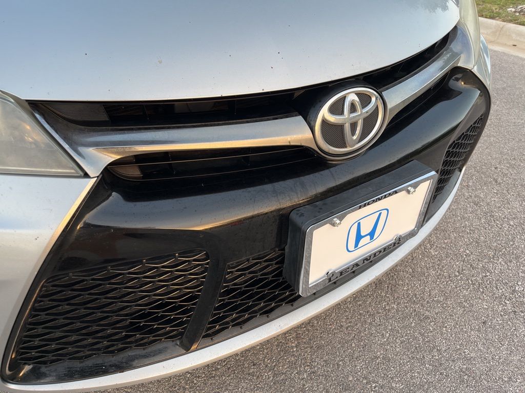 2015 Toyota Camry SE 15