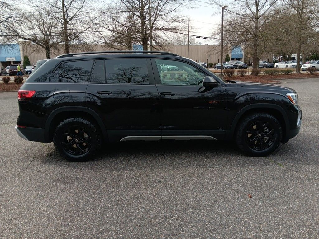 2024 Volkswagen Atlas 2.0T Peak Edition SEL 6