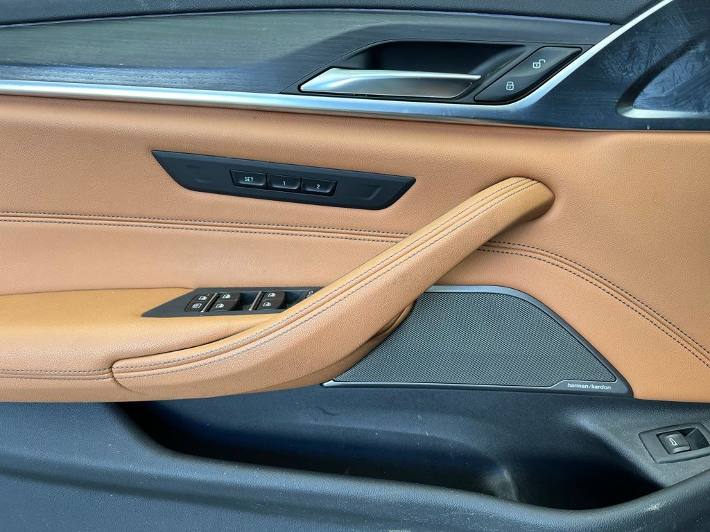 Thumbnail: 2023 BMW 5 Series - 20