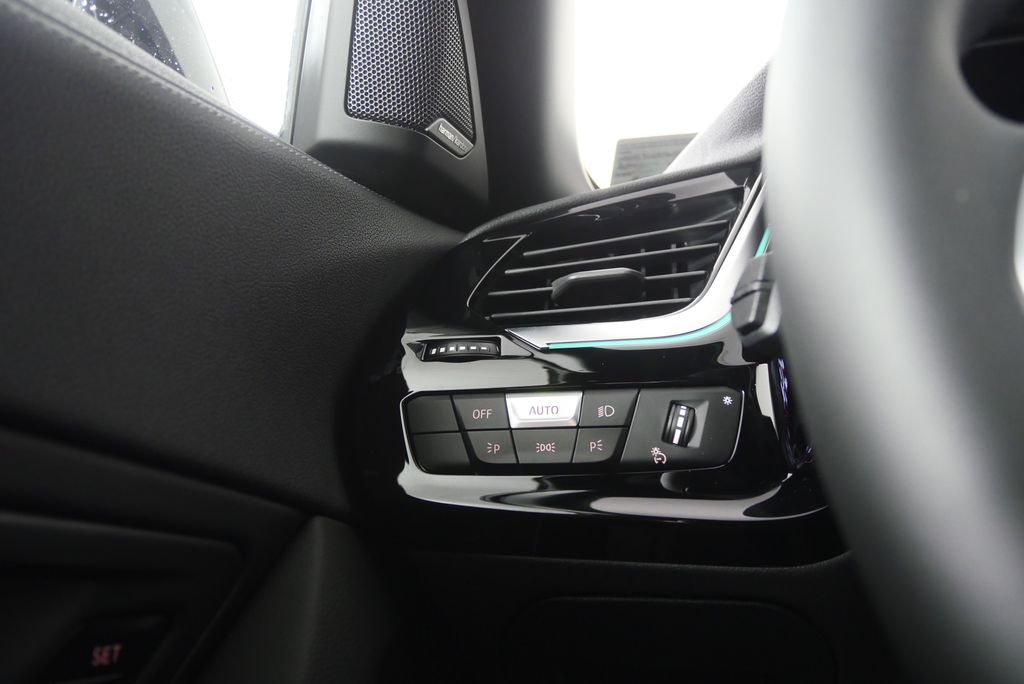 Thumbnail: 2026 BMW Z4 - 17