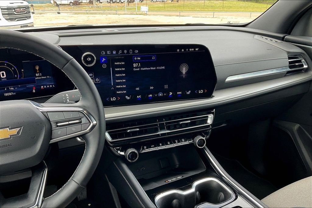 Used 2025 Chevrolet Traverse LT 4D Sport Utility