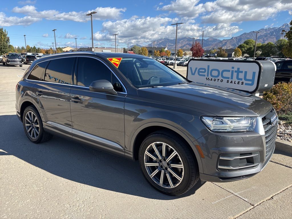 2019 Audi Q7 45 TFSI quattro Premium Plus