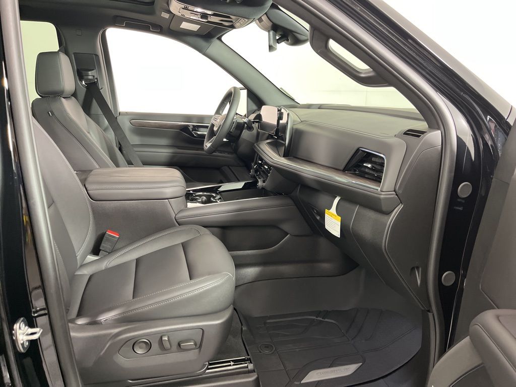 Thumbnail: 2025 Chevrolet Tahoe - 8