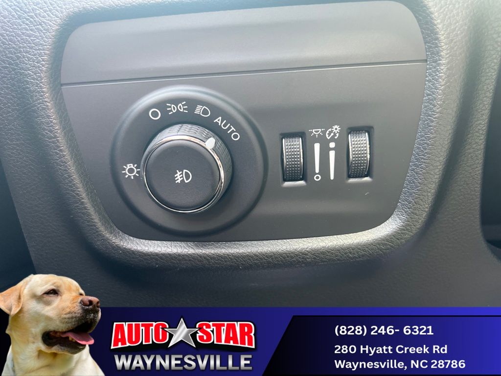 new 2025 Jeep Grand Cherokee car, priced at $47,990