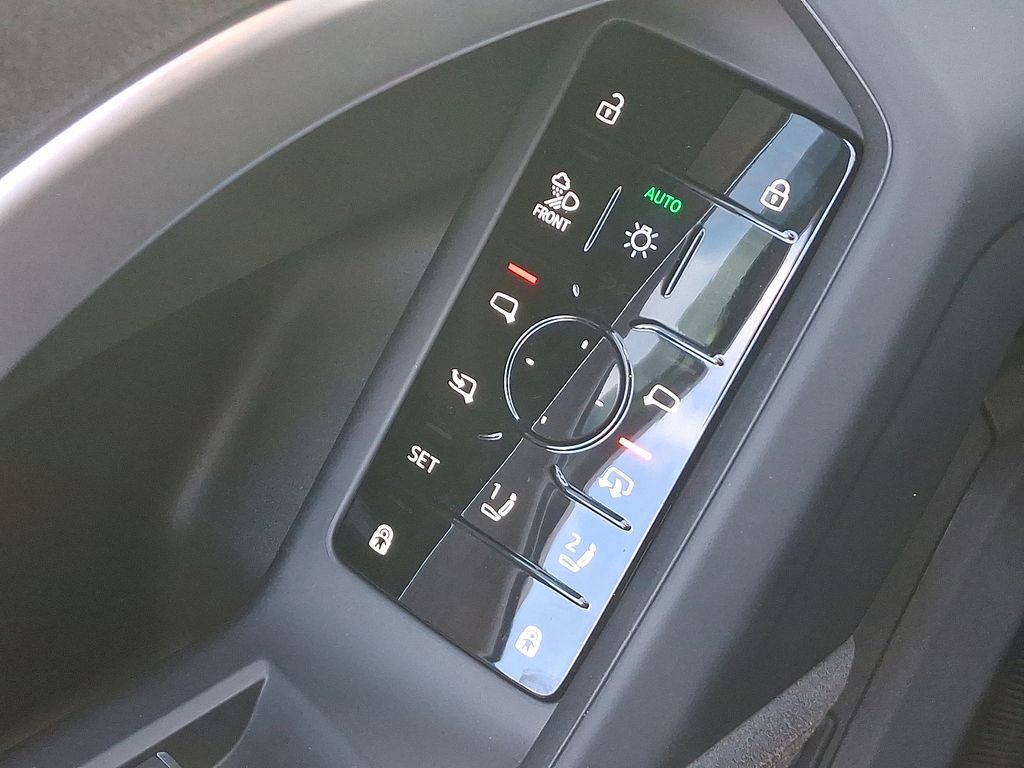 Thumbnail: 2025 Audi SQ5 - 26