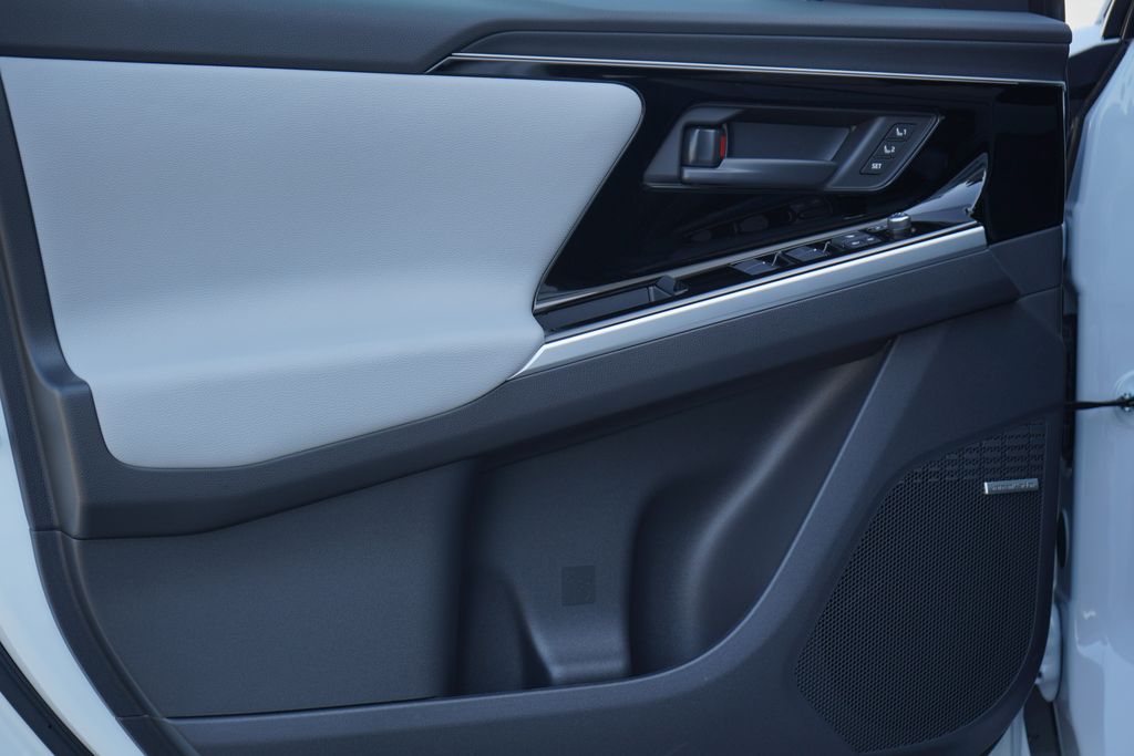 2025 Subaru Solterra Limited 19