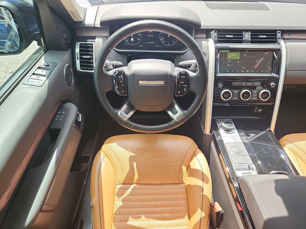 Thumbnail: 2020 Land Rover Discovery - 11