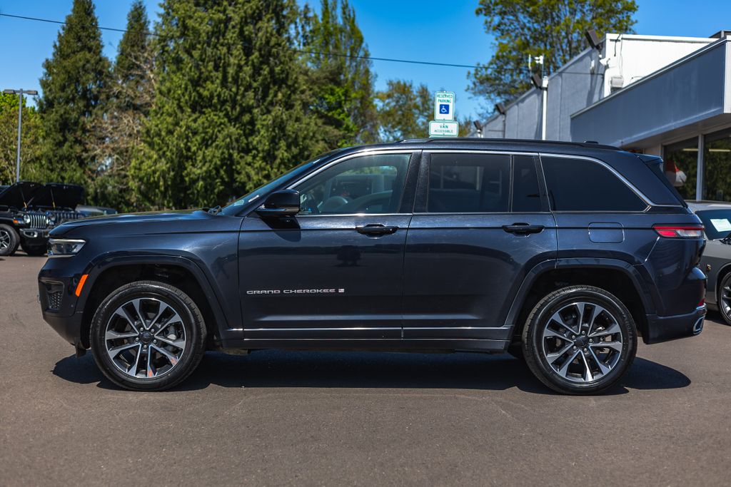 2024 Jeep Grand Cherokee Overland thumbnail 12