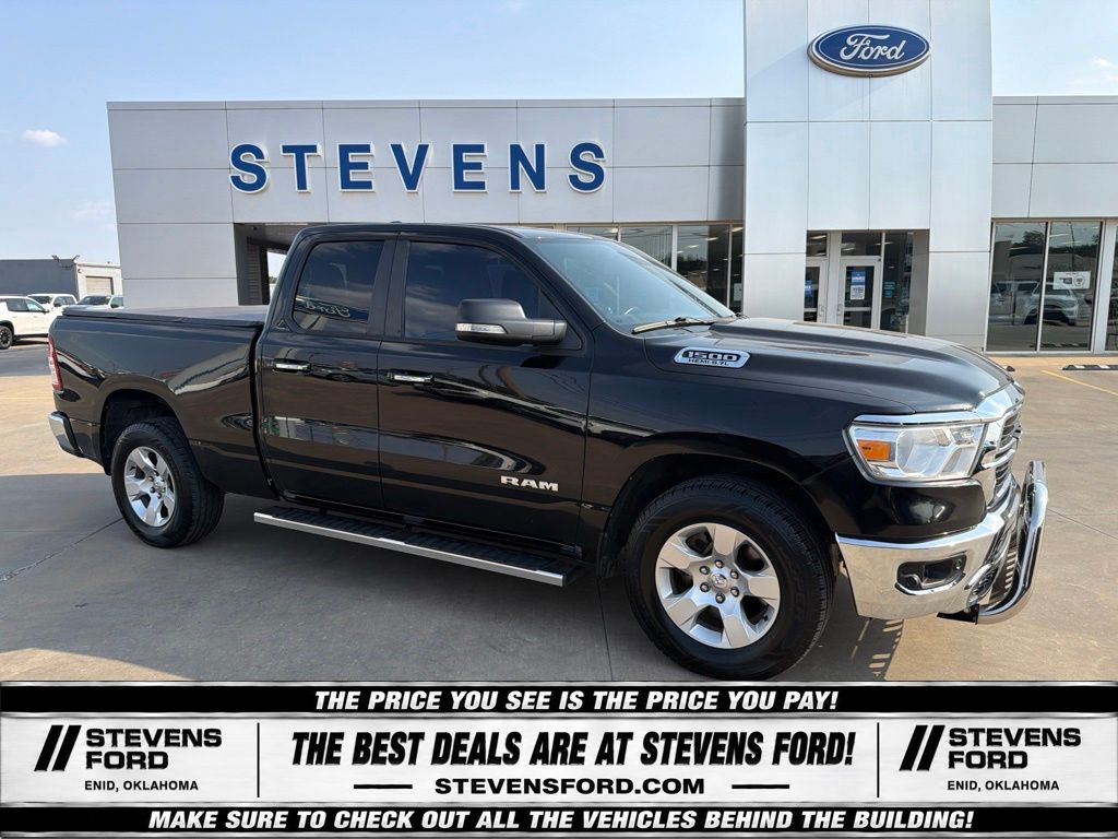 Diamond Black Crystal Pearlcoat 2019 RAM 1500 Pickup Truck 4X2 8-Speed Automatic
