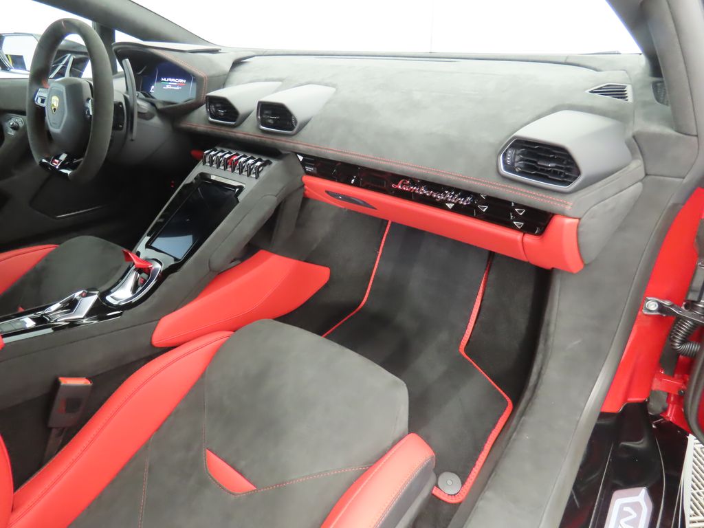 Thumbnail: 2024 Lamborghini Huracan - 18