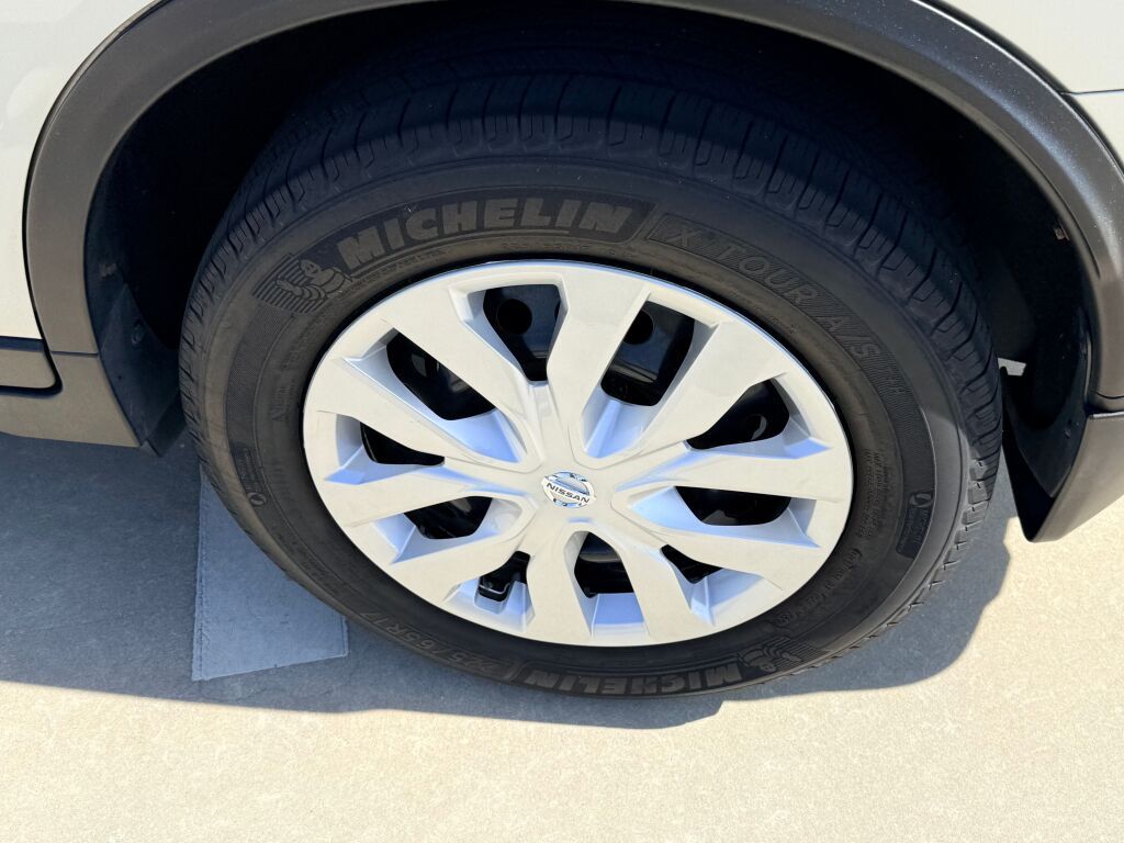 Thumbnail: 2017 Nissan Rogue - 9