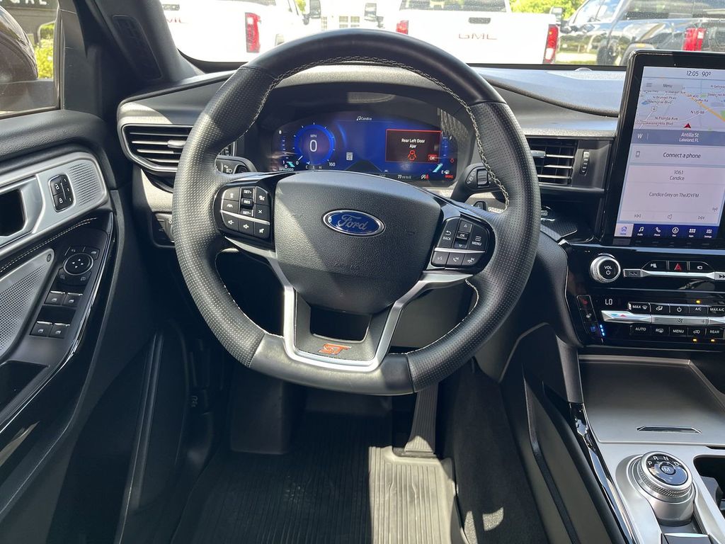 2021 Ford Explorer ST 17