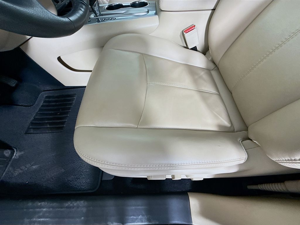 Thumbnail: 2017 Nissan Pathfinder - 18