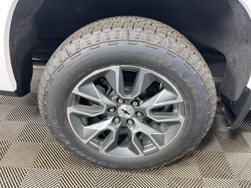 Thumbnail: 2026 Chevrolet Silverado 1500 - 18