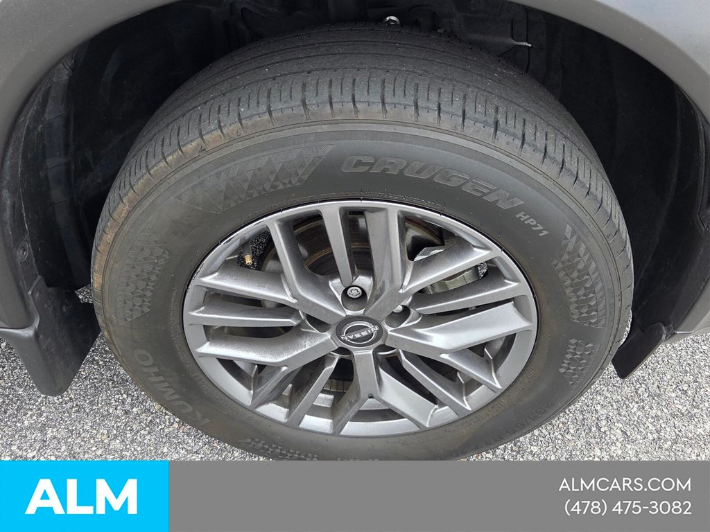 Used 2023 Gray Nissan S image 17