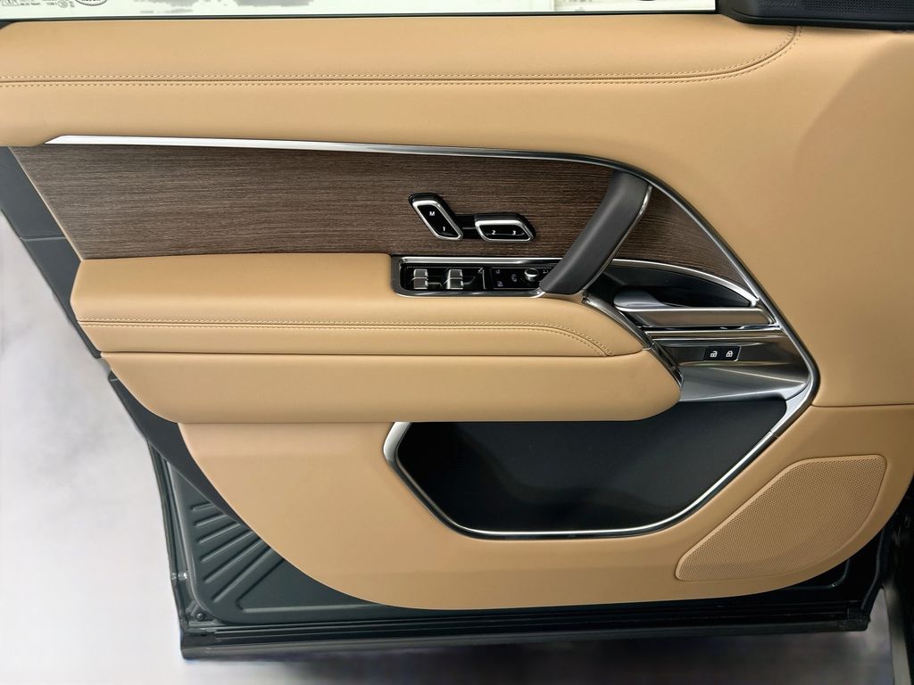 Thumbnail: 2026 Land Rover Range Rover - 23