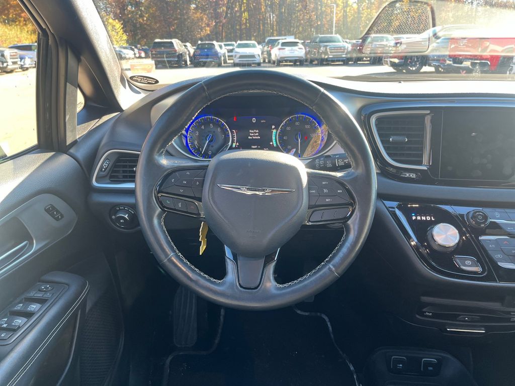 2020 Chrysler Pacifica Touring L Plus 11