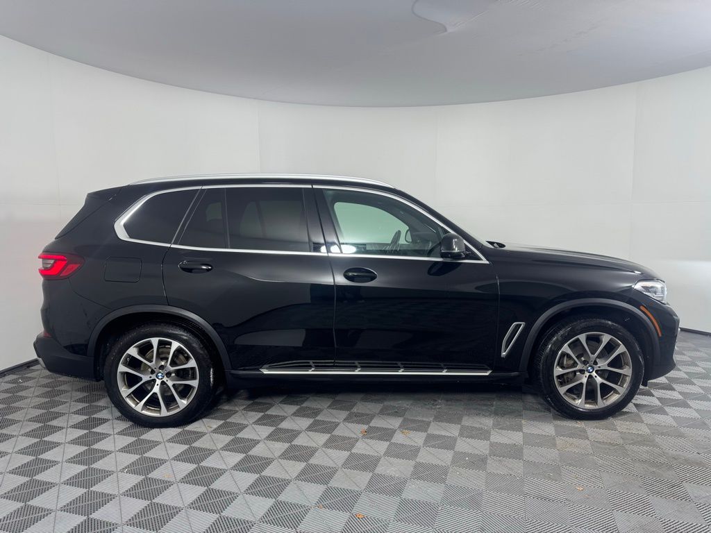 Thumbnail: 2021 BMW X5 - 4